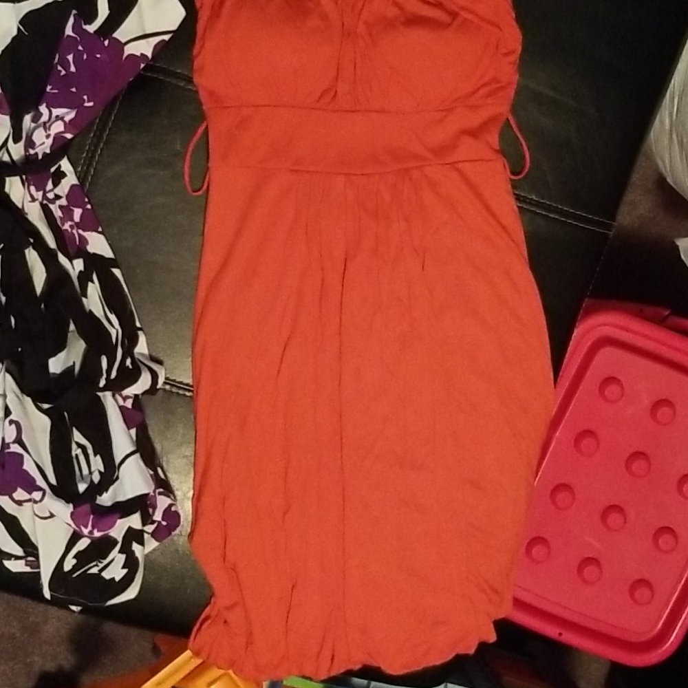 2 dresses - Picture 3 of 3